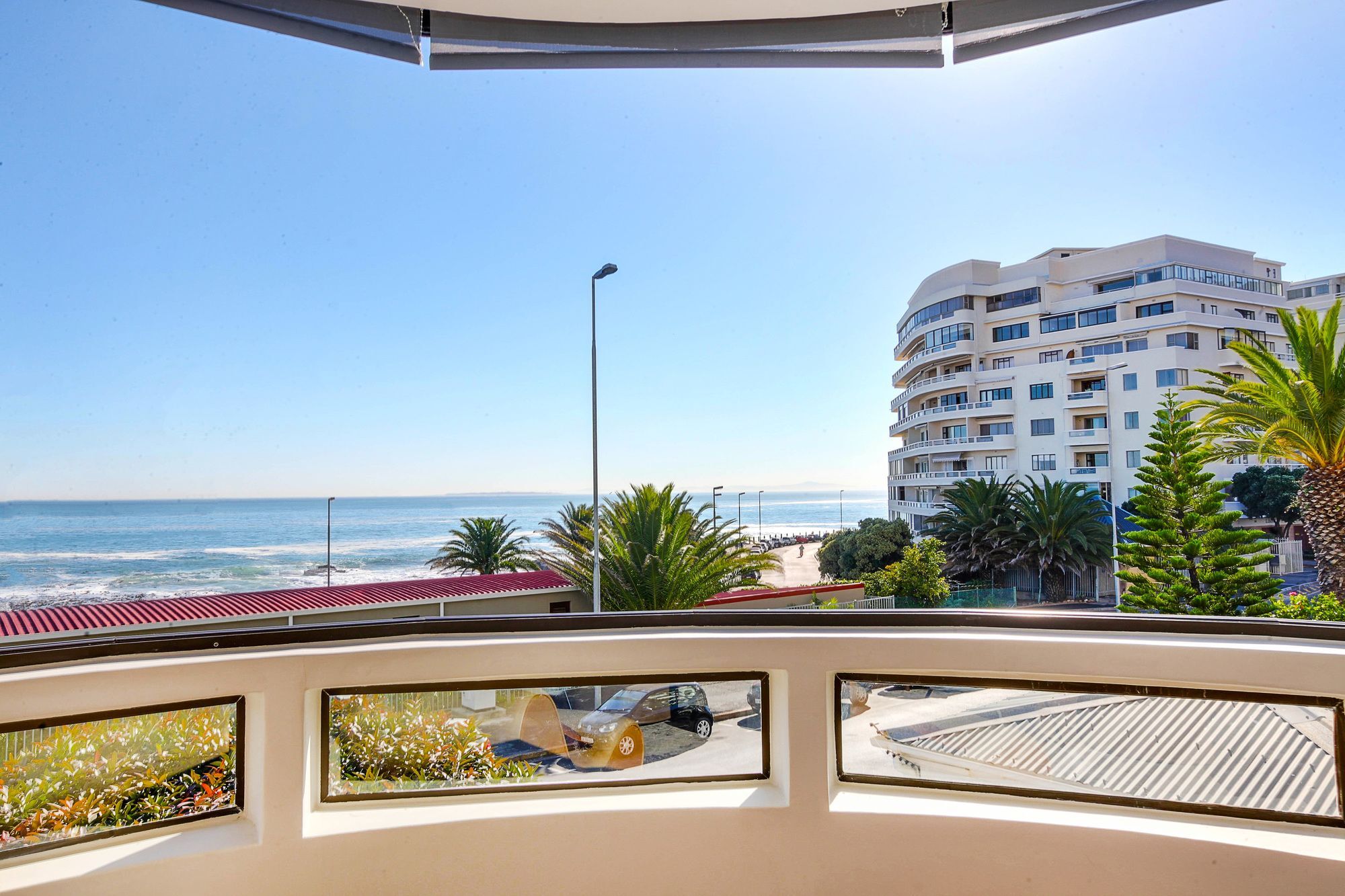 Backup Powered Sea View Apartment On The Promenade Kapstaden Eksteriør billede