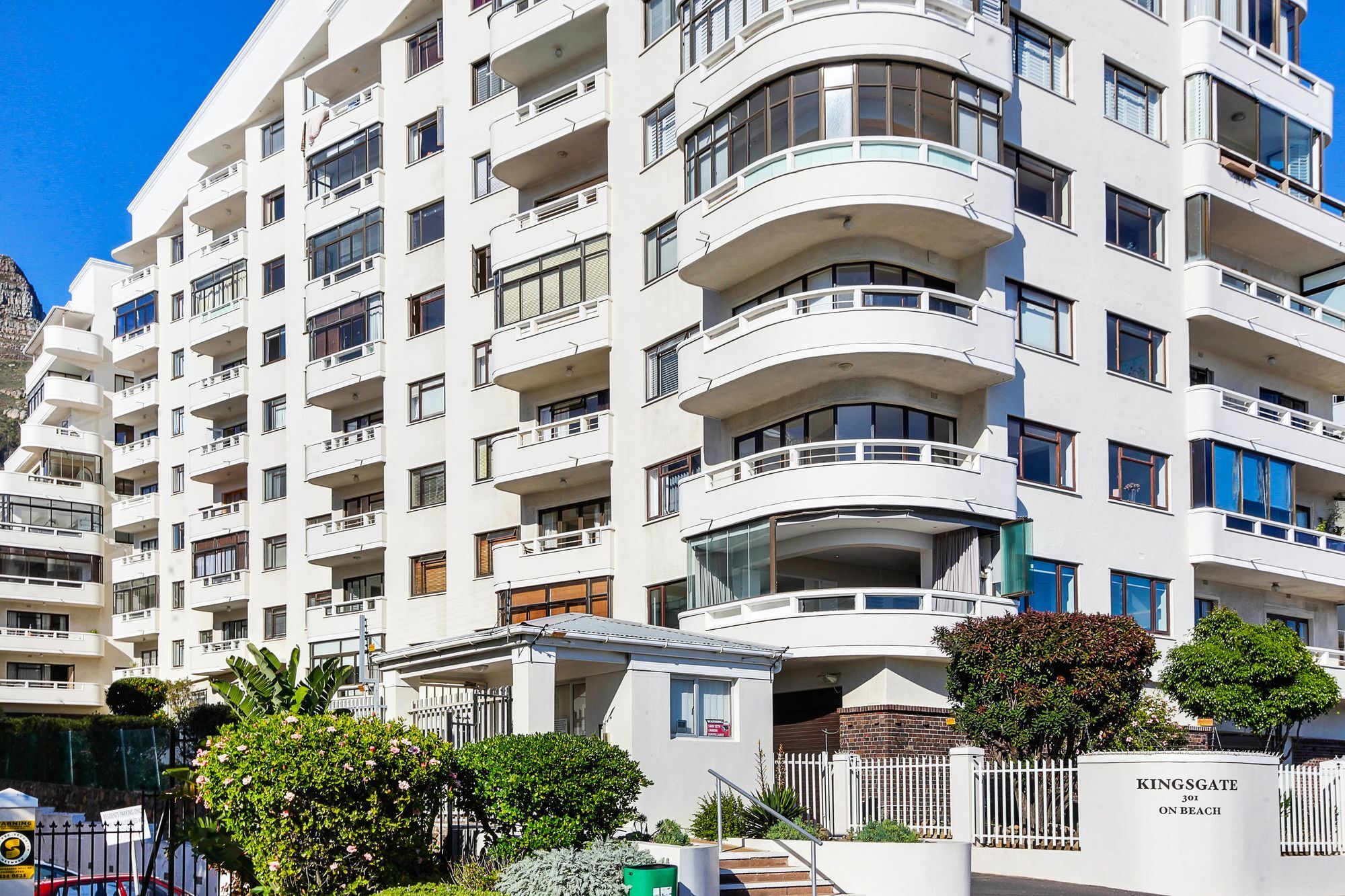 Backup Powered Sea View Apartment On The Promenade Kapstaden Eksteriør billede
